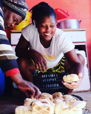 Akhona and her Xhosa bread. Image supplied by author.