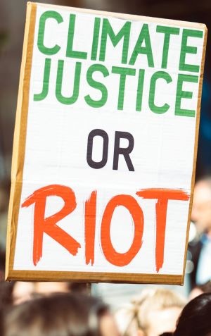 Climate justice or riot. Image by Markus Spiske (CC0). https://www.pexels.com/photo/climate-road-landscape-people-2990653/