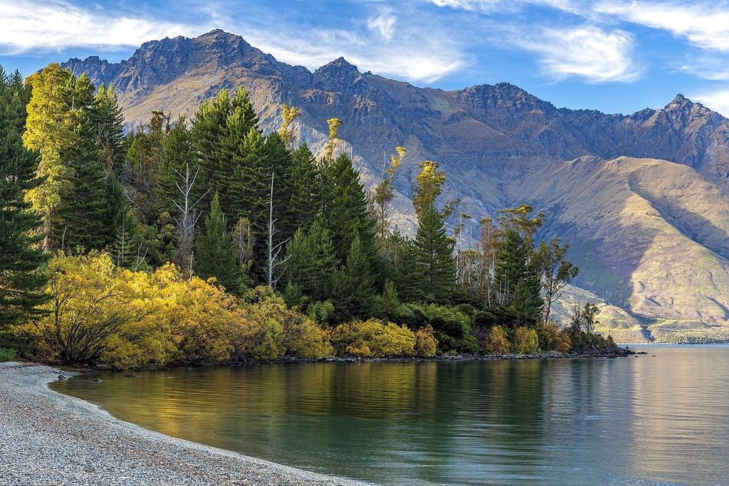Lake Wakatipu, near Queenstown New Zealand. By Rex Boggs (CC BY-ND 2.0) via Flickr. https://www.flickr.com/photos/rexboggs5/29407295502