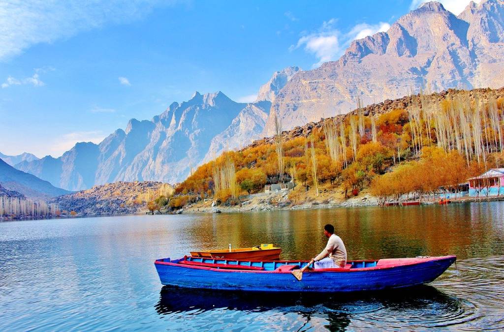 A lake in Pakistan. By Abdullah Shakoor (CC0) via Pixabay. https://pixabay.com/photos/tree-lake-pakistan-nature-2363346/