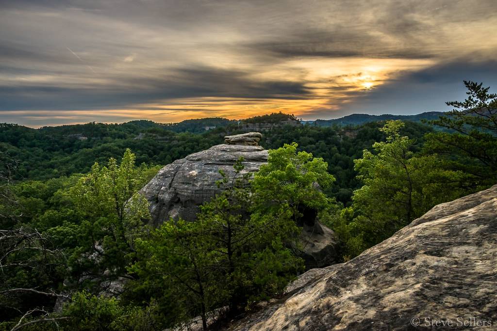 Haystack Rock, Red River Gorge, Kentucky, USA. By Steve Sellers (CC BY 2.0) via Flickr. https://www.flickr.com/photos/sellers8847/36483939155