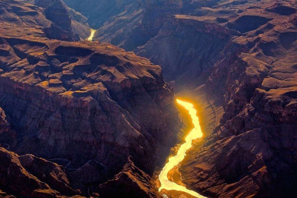 Grand Canyon river, Arizona, USA. By 6248913 (CC0) via Pixabay. https://pixabay.com/photos/grand-canyon-river-canyon-grand-2681533/