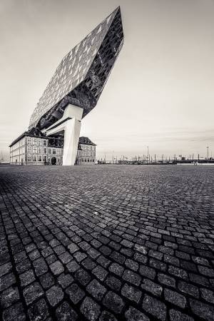 Harbour master's office, the Port of Antwerp, Belgium. Image (CC0) via pxfuel. https://www.pxfuel.com/en/free-photo-xcqxb