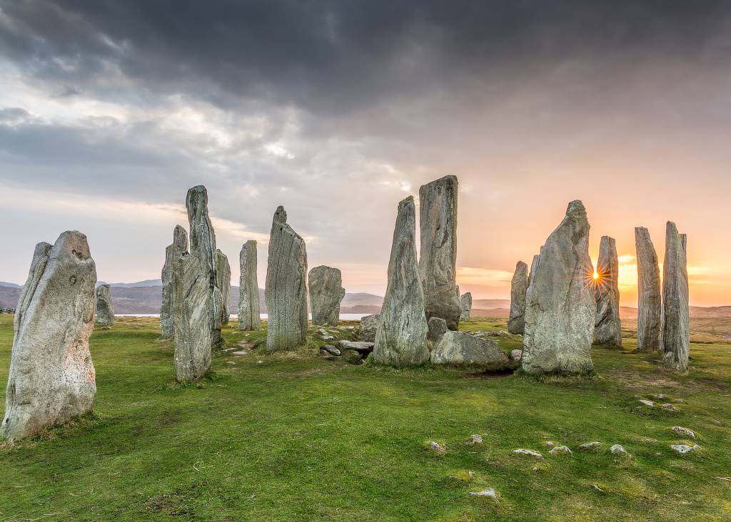 Late Neolithic-era standing stones near the village of Callanish on the west coast of Lewis in the Outer Hebrides, Scotland. By Chris Combe (CC BY 2.0) via PxHere. https://pxhere.com/en/photo/444080