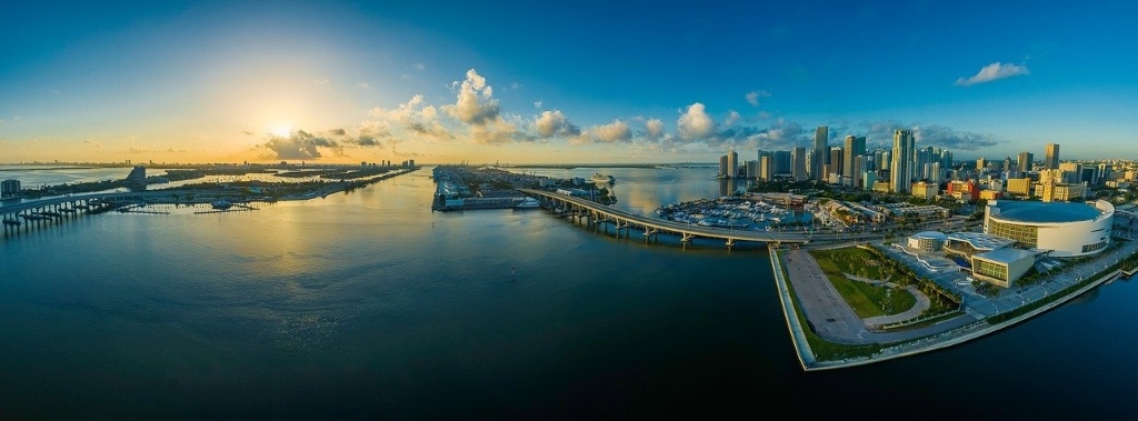 Panorama. Miami, Florida, USA. By pixexid (CC0) via Pixabay. https://pixabay.com/photos/panorama-miami-florida-water-usa-2117310/