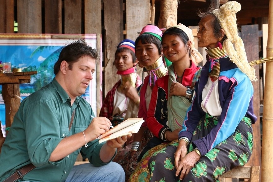 Peter Richards (left) getting to know community members in Pan Pet. (Image by Nutchanat Singhapooti ITC; cropped by "GT".)