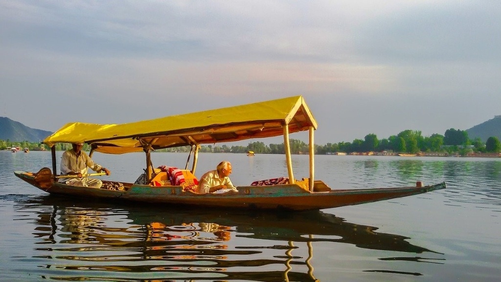 Shikara on Dal Lake, Srinagar, India. By mohdrashidsmc (CC0) via Pixabay. 
https://pixabay.com/photos/dal-lake-srinagar-landscape-3396109/