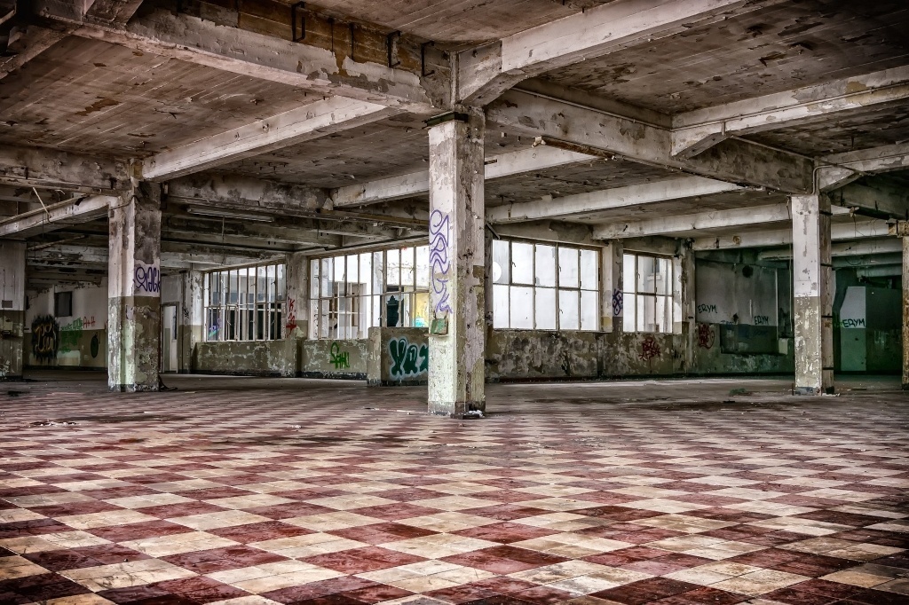 An industrial or commercial space. Abandoned. By Tama66 (CC0) via Pixabay. https://pixabay.com/users/tama66-1032521/