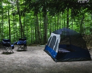 A campsite in the White Mountains, New Hampshire, USA. Image by Brian Yurasits (CC0) via Unsplash. https://unsplash.com/photos/cAVUdHxLgIw