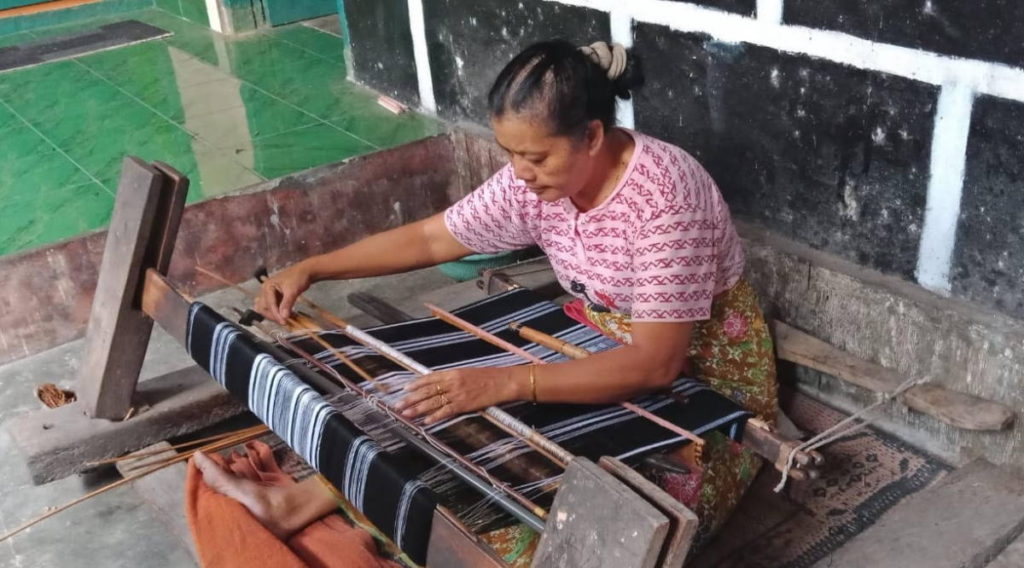 Lombok weaving by Sareh Erwin